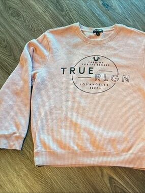 True Religion Men's Crewneck Sweatshirt in Pale Pink with Logo